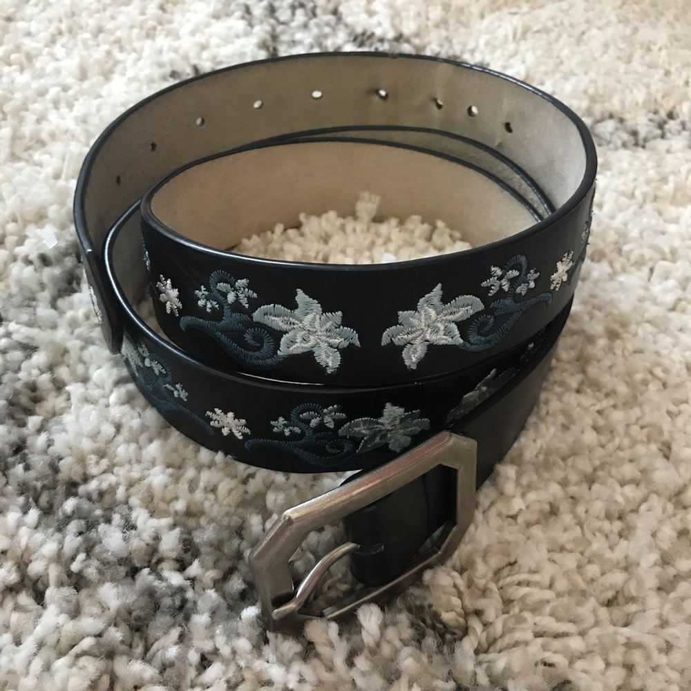 Floral Embroidered Black Belt L/XL
